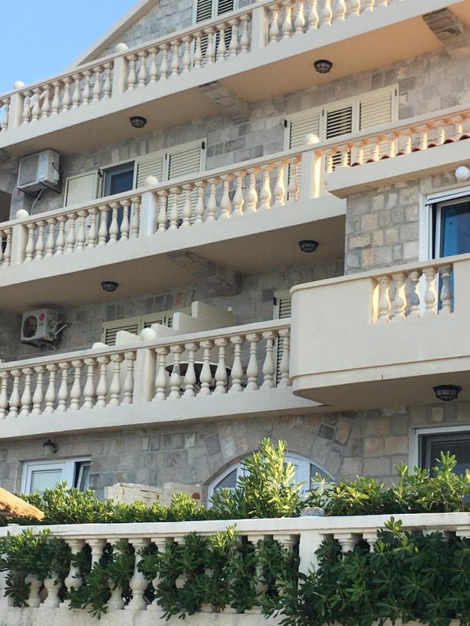 Apartments Palace Mira Mare Тиват Екстериор снимка