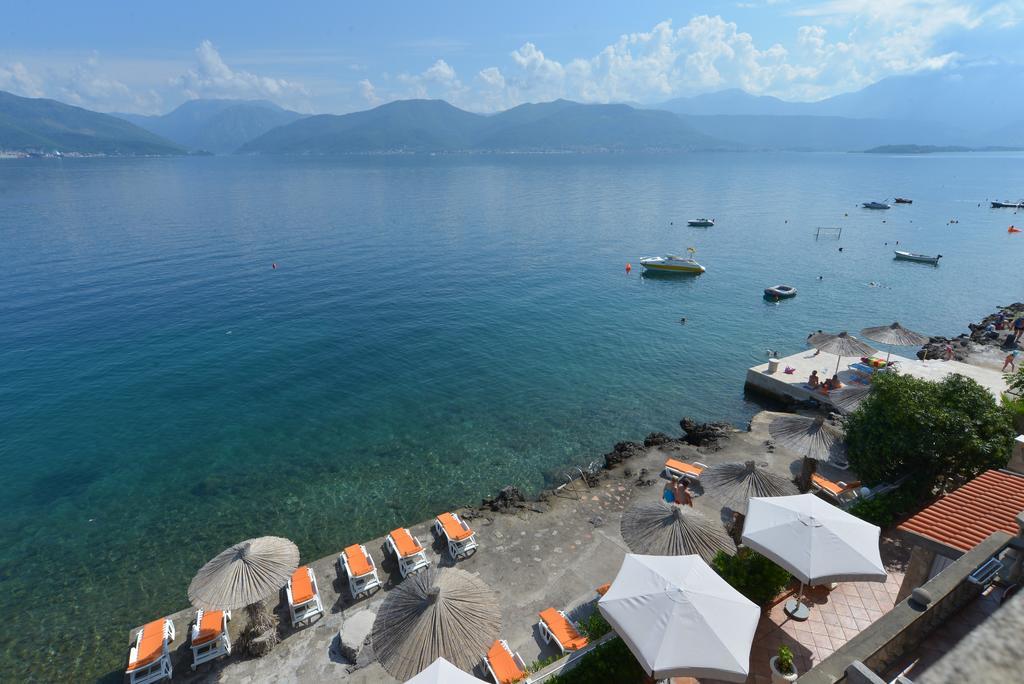 Apartments Palace Mira Mare Тиват Екстериор снимка