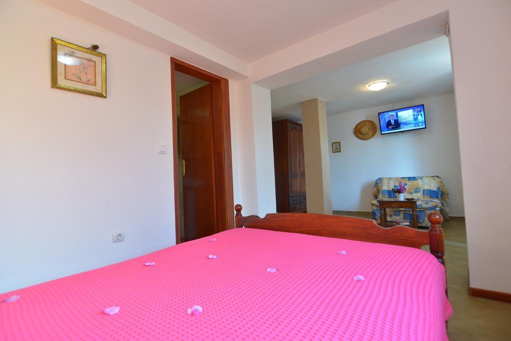 Apartments Palace Mira Mare Тиват Екстериор снимка