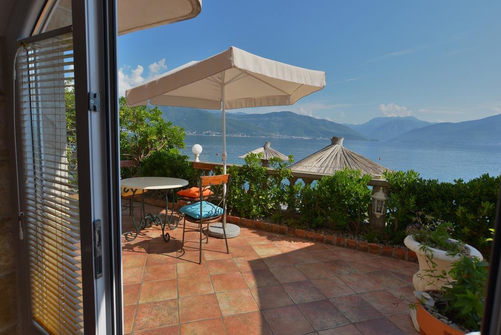 Apartments Palace Mira Mare Тиват Екстериор снимка