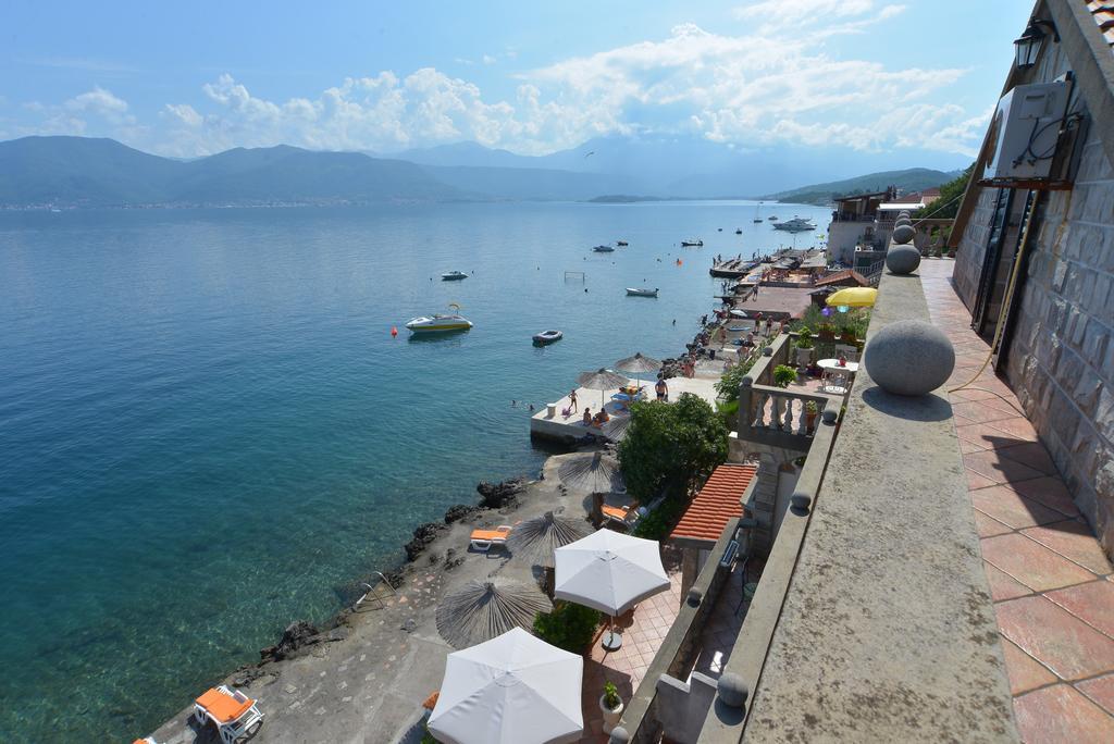 Apartments Palace Mira Mare Тиват Екстериор снимка