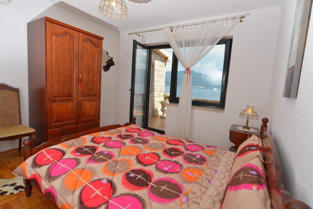 Apartments Palace Mira Mare Тиват Екстериор снимка