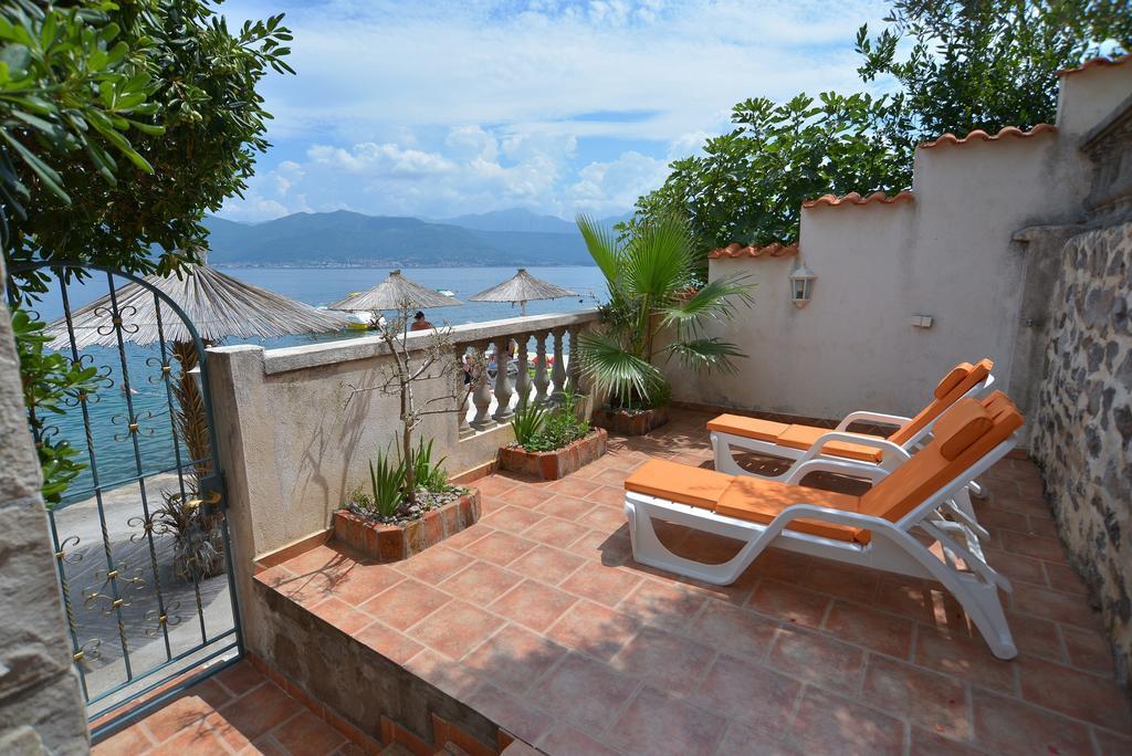 Apartments Palace Mira Mare Тиват Екстериор снимка