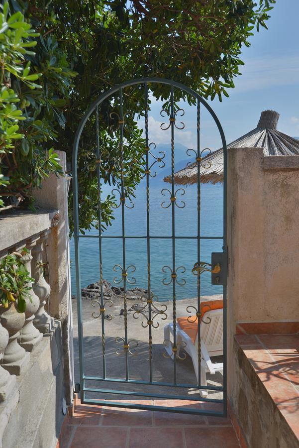 Apartments Palace Mira Mare Тиват Екстериор снимка