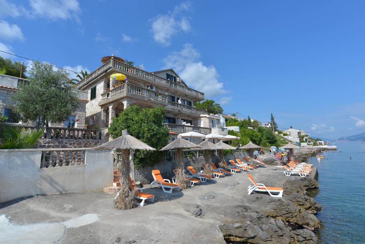 Apartments Palace Mira Mare Тиват Екстериор снимка