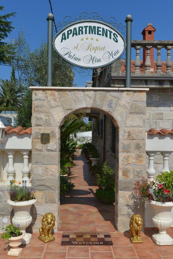 Apartments Palace Mira Mare Тиват Екстериор снимка